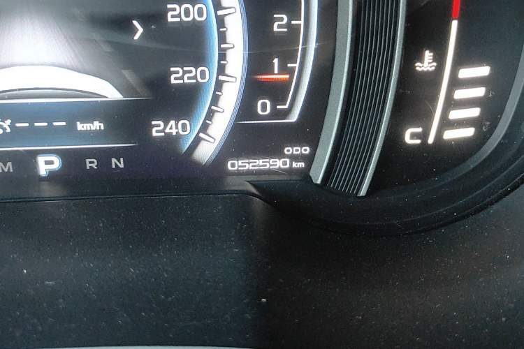 Used Geely Auto Emgrand X7 Sport 2016 1.8TD Automatic All-Wheel-Drive ZhiZun Edition Odometer Close Up