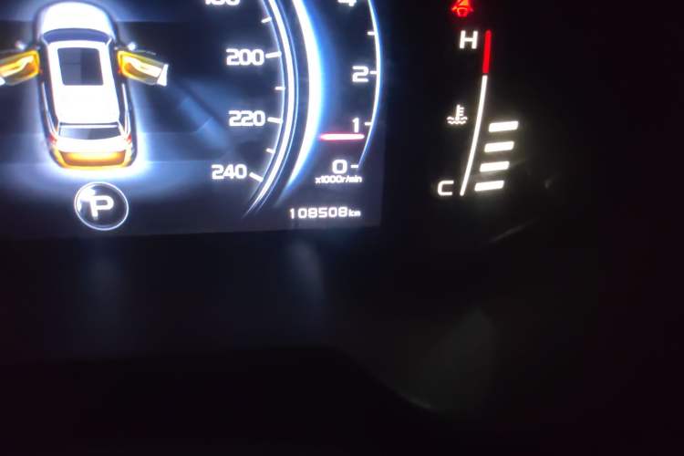 Used Geely Auto Emgrand X7 Sport 2016 1.8TD Automatic Smart Model Odometer Close Up