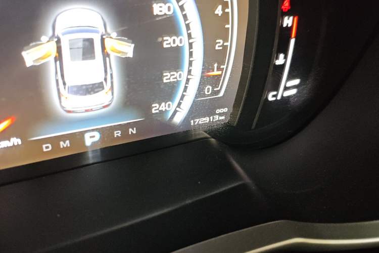 Used Geely Auto Emgrand X7 Sport 2016 1.8TD Automatic ZhiZun Version Odometer Close Up