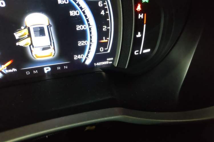 Used Geely Auto Emgrand X7 Sport 2016 1.8TD Automatic All-Wheel Drive Smart Version Odometer Close Up