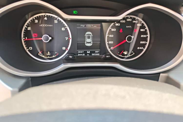 Used Geely Auto Emgrand X7 Sport 2016 2.0L Manual ZhiShang Version Odometer Close Up