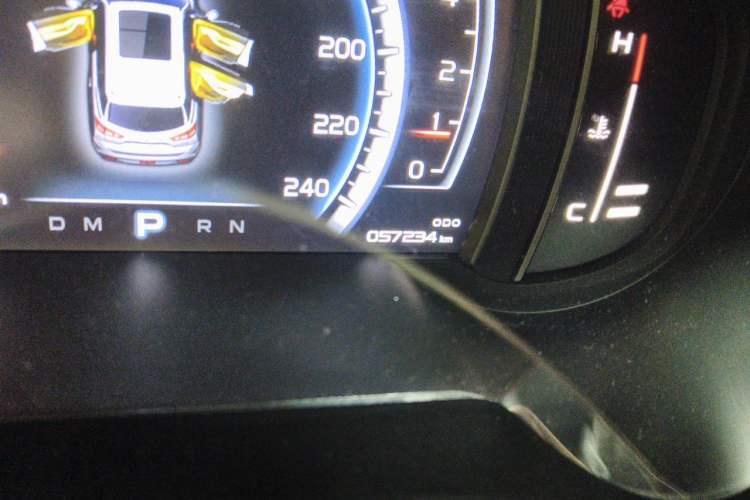 Used Geely Auto Emgrand X7 Sport 2016 1.8TD Automatic ZhiZun Version Odometer Close Up