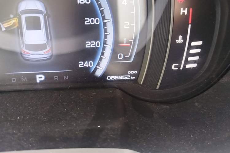 Used Geely Auto Emgrand X7 Sport 2016 1.8TD Automatic All-Wheel-Drive ZhiZun Edition Odometer Close Up