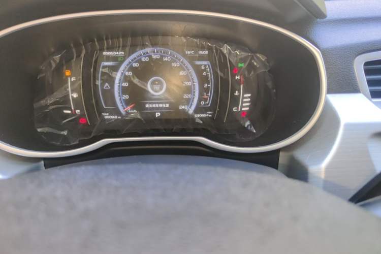 Used Geely Auto Emgrand X7 Sport 2016 1.8TD Automatic Smart Model Odometer Close Up