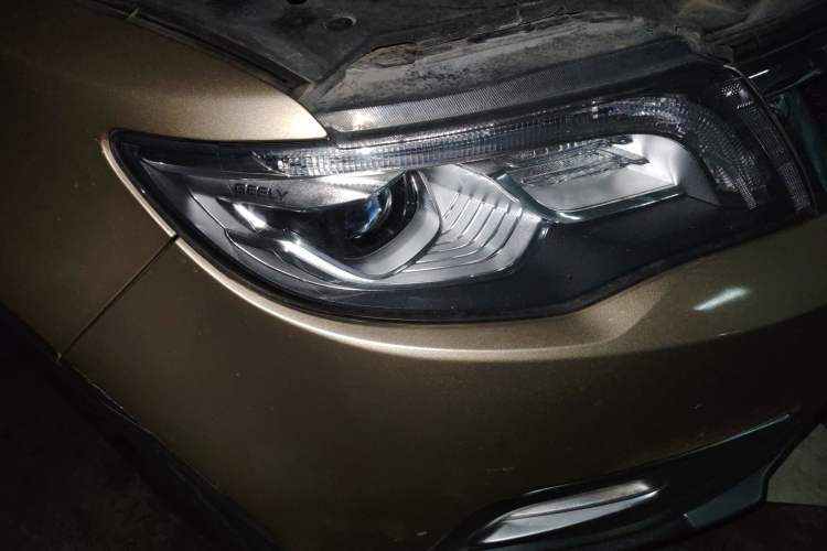 Used Geely Auto Emgrand X7 Sport 2016 1.8TD Automatic ZhiZun Version Right Front Headlight