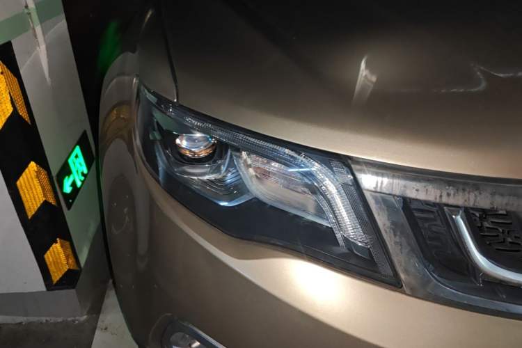 Used Geely Auto Emgrand X7 Sport 2016 1.8TD Manual Smart Edition Right Front Headlight