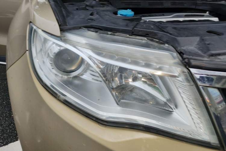 Used Geely Auto Emgrand X7 Sport 2016 1.8TD Automatic Smart Connectivity Version Right Front Headlight