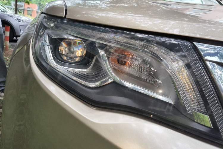 Used Geely Auto Emgrand X7 Sport 2016 1.8TD Automatic Smart Model Right Front Headlight