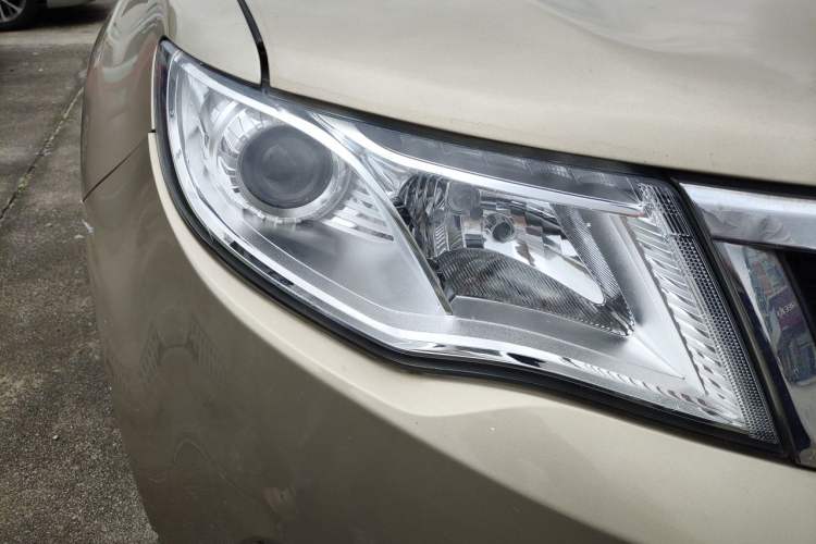 Used Geely Auto Emgrand X7 Sport 2016 1.8TD Automatic Smart Connectivity Version Right Front Headlight