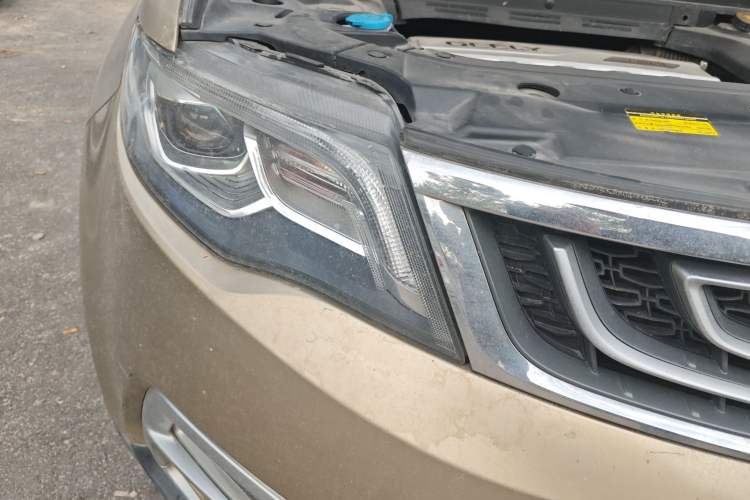Used Geely Auto Emgrand X7 Sport 2016 1.8TD Automatic ZhiZun Version Right Front Headlight