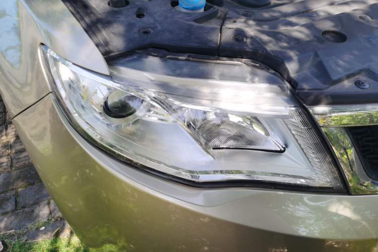 Used Geely Auto Emgrand X7 Sport 2016 1.8TD Automatic Smart Connectivity Version Right Front Headlight