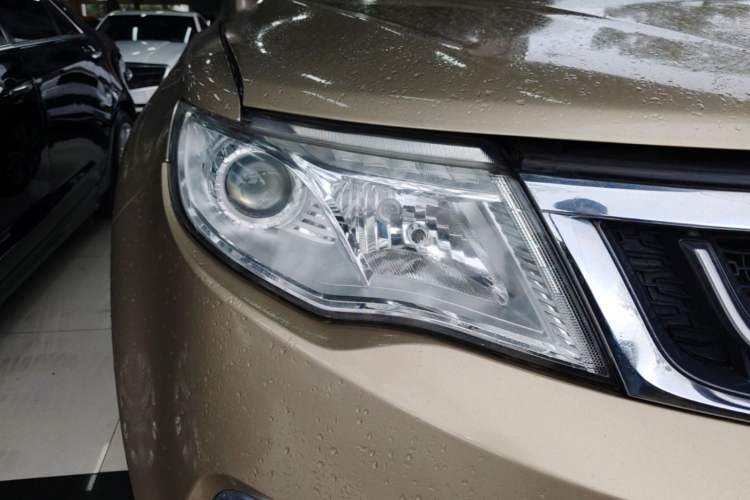 Used Geely Auto Emgrand X7 Sport 2016 1.8TD Automatic ZhiShang Model Right Front Headlight