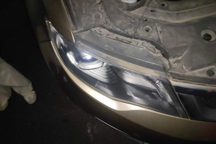 Used Geely Auto Emgrand X7 Sport 2016 1.8TD Automatic ZhiZun Version Right Front Headlight