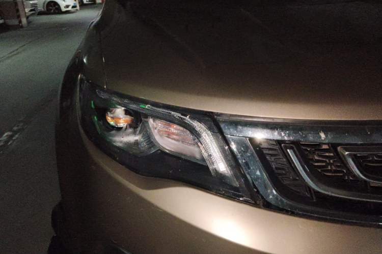 Used Geely Auto Emgrand X7 Sport 2016 1.8TD Automatic ZhiZun Version Right Front Headlight