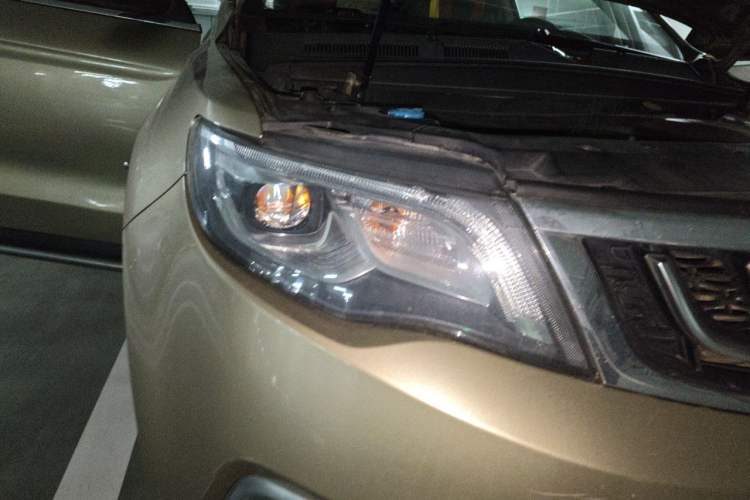 Used Geely Auto Emgrand X7 Sport 2016 1.8TD Automatic All-Wheel Drive Smart Version Right Front Headlight