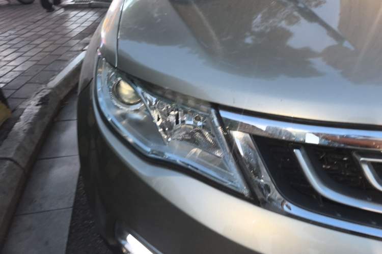 Used Geely Auto Emgrand X7 Sport 2016 1.8TD Automatic Smart Connectivity Version Right Front Headlight