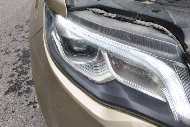 Used Geely Auto Emgrand X7 Sport 2016 1.8TD Automatic ZhiZun Version Right Front Headlight