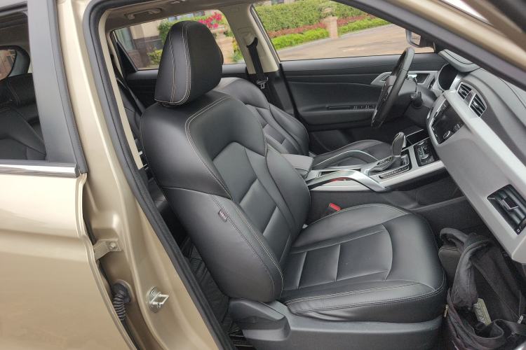 Used Geely Auto Emgrand X7 Sport 2016 1.8TD Automatic Smart Connectivity Version Right Front Seat