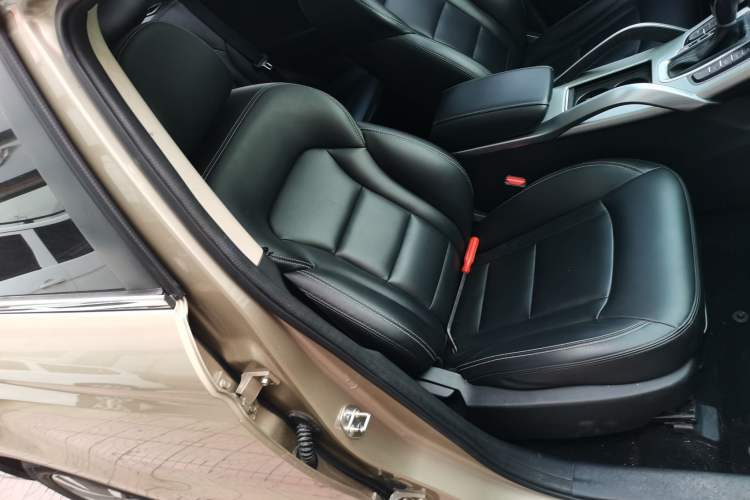 Used Geely Auto Emgrand X7 Sport 2016 1.8TD Automatic Smart Connectivity Version Right Front Seat