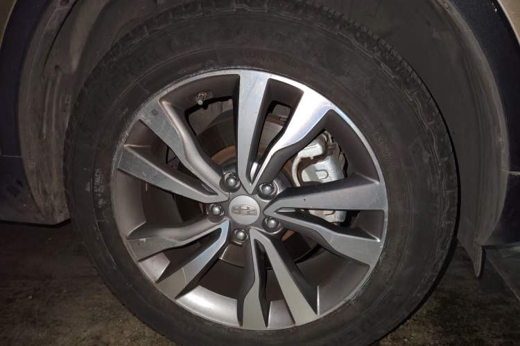 Used Geely Auto Emgrand X7 Sport 2016 1.8TD Automatic ZhiZun Version Right Front Wheel Hub