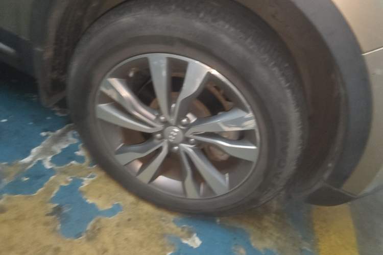 Used Geely Auto Emgrand X7 Sport 2016 1.8TD Automatic All-Wheel Drive Smart Version Right Front Wheel Hub