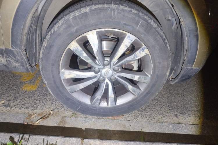 Used Geely Auto Emgrand X7 Sport 2016 1.8TD Automatic Smart Connectivity Version Right Front Wheel Hub