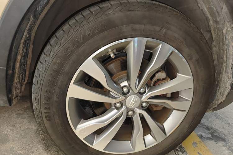 Used Geely Auto Emgrand X7 Sport 2016 1.8TD Automatic ZhiShang Model Right Front Wheel Hub