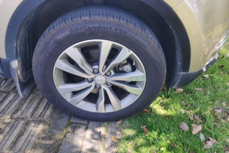 Used Geely Auto Emgrand X7 Sport 2016 1.8TD Automatic Smart Connectivity Version Right Front Wheel Hub
