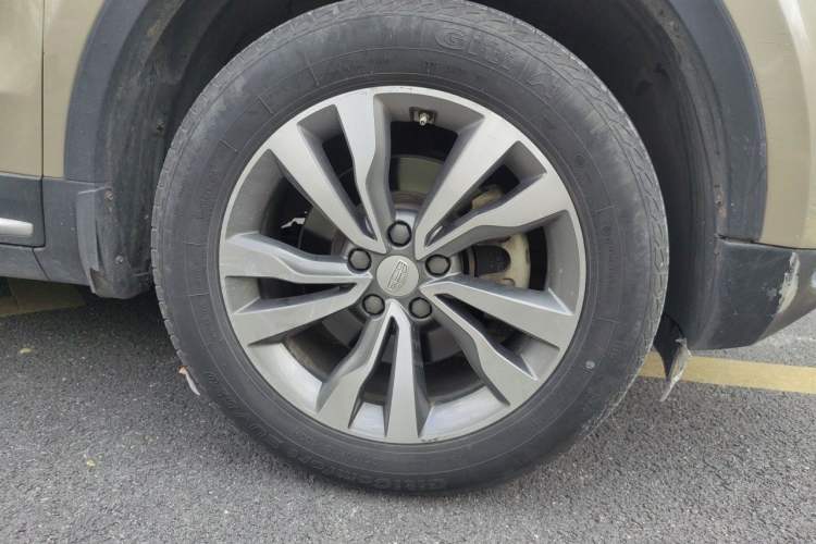 Used Geely Auto Emgrand X7 Sport 2016 1.8TD Automatic Smart Connectivity Version Right Front Wheel Hub