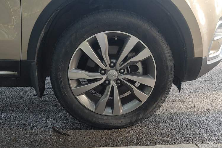 Used Geely Auto Emgrand X7 Sport 2016 1.8TD Automatic All-Wheel-Drive ZhiZun Edition Right Front Wheel Hub