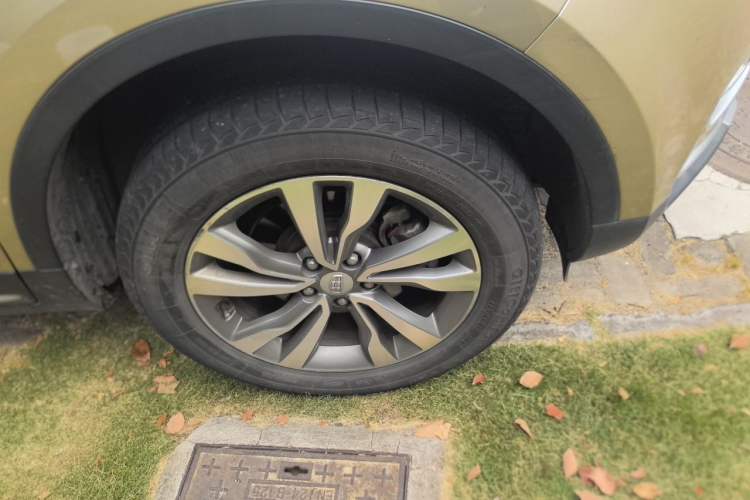 Used Geely Auto Emgrand X7 Sport 2016 1.8TD Automatic Smart Connectivity Version Right Front Wheel Hub