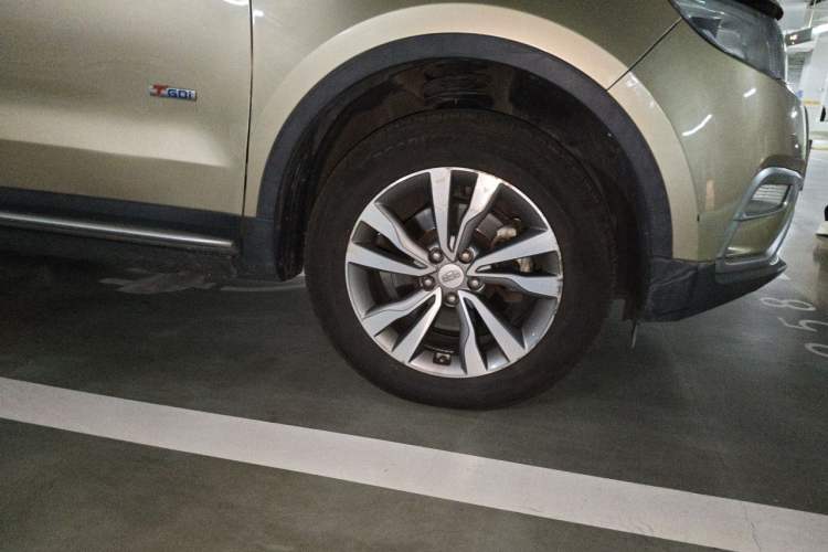 Used Geely Auto Emgrand X7 Sport 2016 1.8TD Automatic All-Wheel Drive Smart Version Right Front Wheel Hub