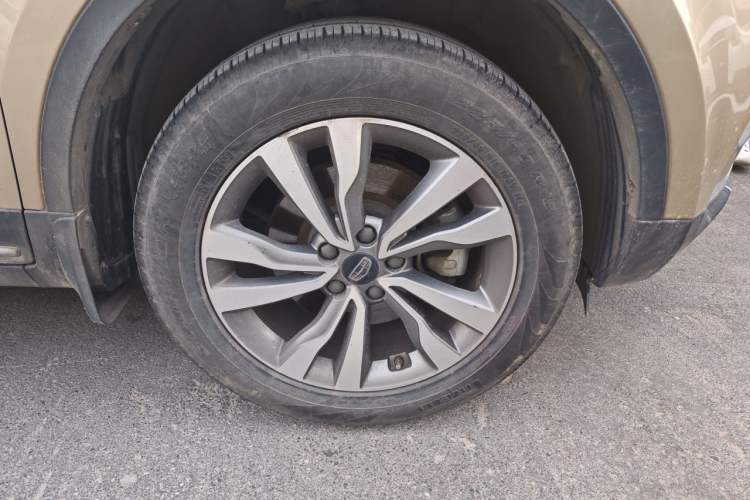 Used Geely Auto Emgrand X7 Sport 2016 1.8TD Automatic Smart Connectivity Version Right Front Wheel Hub
