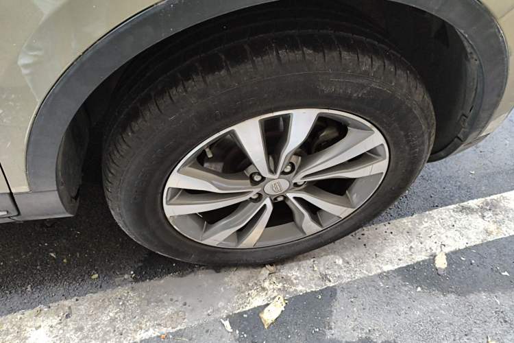 Used Geely Auto Emgrand X7 Sport 2016 1.8TD Automatic ZhiZun Version Right Front Wheel Hub