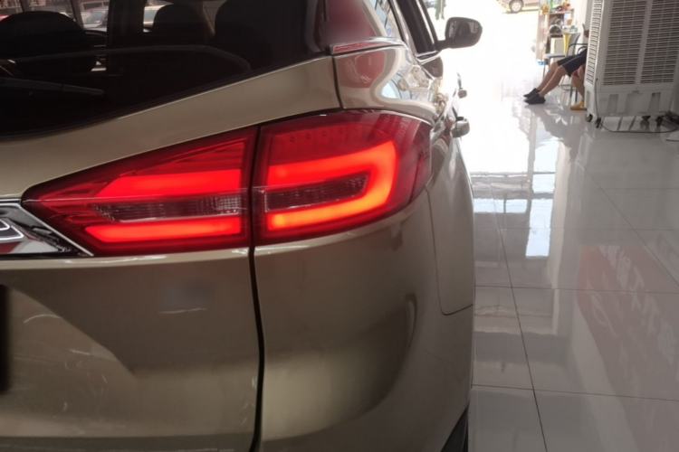 Used Geely Auto Emgrand X7 Sport 2016 1.8TD Automatic Smart Connectivity Version Right Rear Taillight