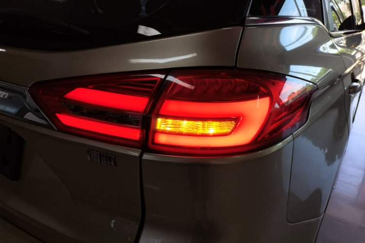 Used Geely Auto Emgrand X7 Sport 2016 1.8TD Automatic Smart Connectivity Version Right Rear Taillight