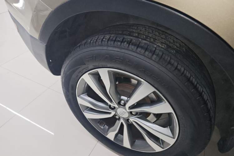 Used Geely Auto Emgrand X7 Sport 2016 1.8TD Automatic All-Wheel-Drive ZhiZun Edition Right Rear Wheel Hub