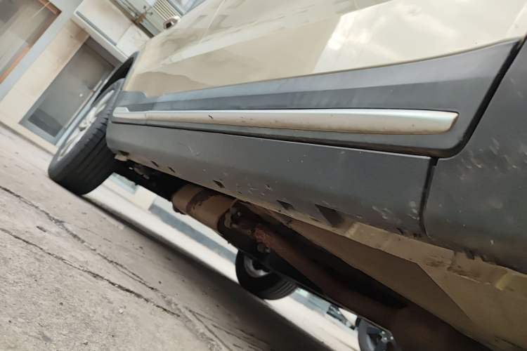 Used Geely Auto Emgrand X7 Sport 2016 1.8TD Automatic Smart Connectivity Version Right Side Sill