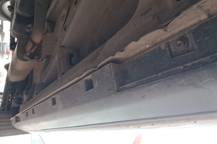 Used Geely Auto Emgrand X7 Sport 2016 1.8TD Automatic Smart Connectivity Version Right Side Sill