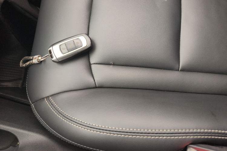 Used Geely Auto Emgrand X7 Sport 2016 1.8TD Automatic Smart Connectivity Version Vehicle Key