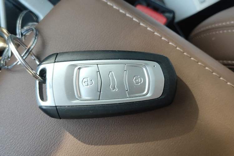 Used Geely Auto Emgrand X7 Sport 2016 1.8TD Automatic All-Wheel-Drive ZhiZun Edition Vehicle Key