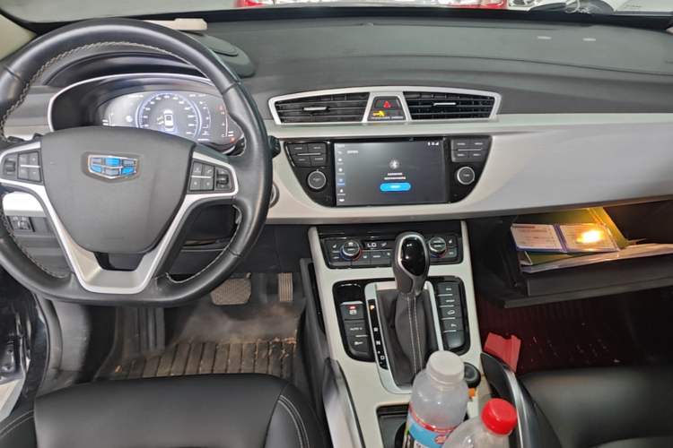 Used Geely Auto Emgrand X7 Sport 2018 1.8TD Automatic Two-Wheel Drive Smart Connect 4G Internet Edition Audio And AC Panel
