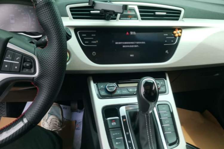 Used Geely Auto Emgrand X7 Sport 2018 1.8TD Automatic Two-Wheel Drive Smart 4G Connected Version Audio And AC Panel
