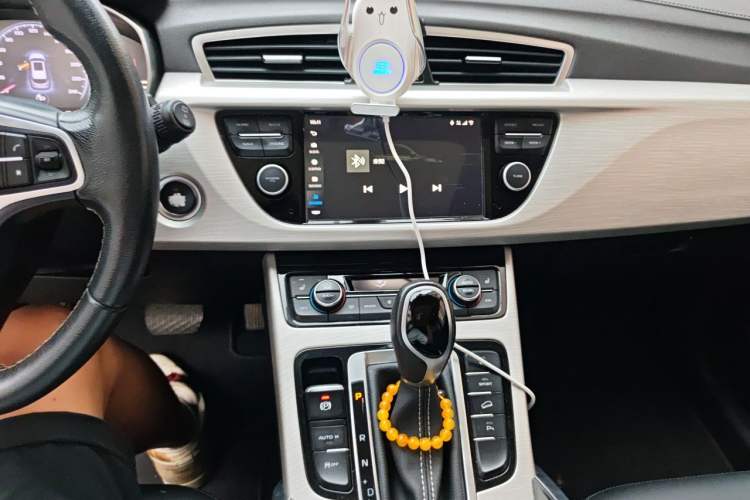 Used Geely Auto Emgrand X7 Sport 2018 1.8TD Automatic Two-Wheel Drive Smart Connect 4G Internet Edition Audio And AC Panel