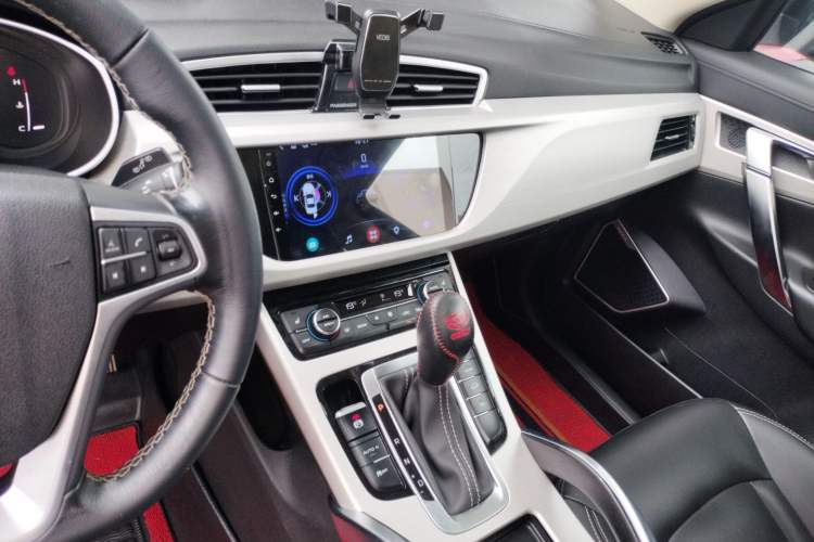 Used Geely Auto Emgrand X7 Sport 2018 1.8TD Automatic Two-Wheel Drive Smart Connect 4G Internet Edition Audio And AC Panel