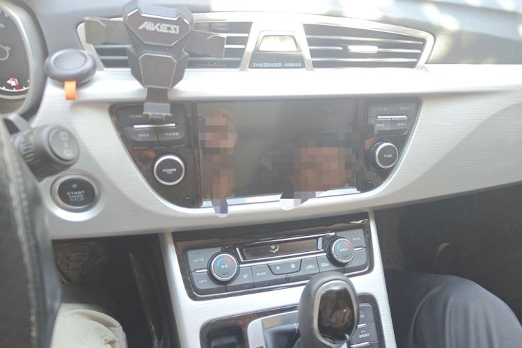 Used Geely Auto Emgrand X7 Sport 2018 1.8TD Automatic Two-Wheel Drive Zhiya Model Audio And AC Panel