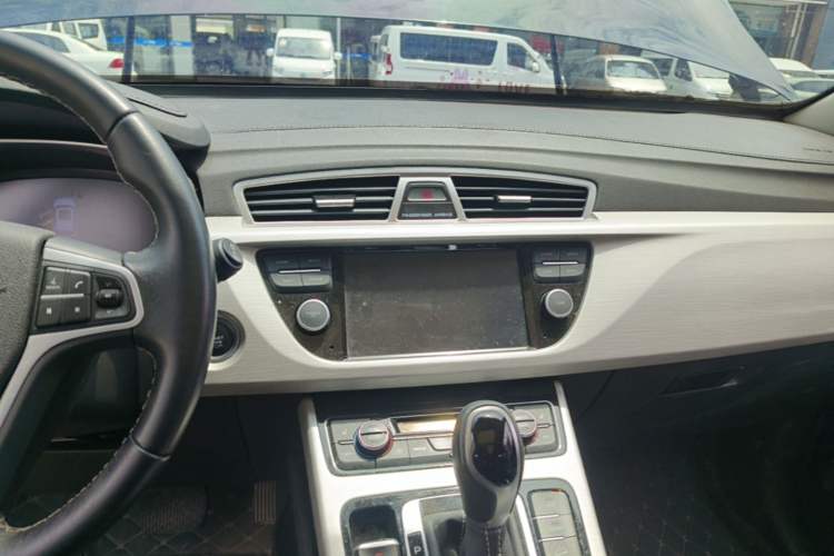 Used Geely Auto Emgrand X7 Sport 2018 1.8TD Automatic Two-Wheel Drive Smart Connect 4G Internet Edition Audio And AC Panel