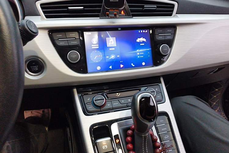 Used Geely Auto Emgrand X7 Sport 2018 1.8TD Automatic Two-Wheel Drive Smart Connect 4G Internet Edition Audio And AC Panel