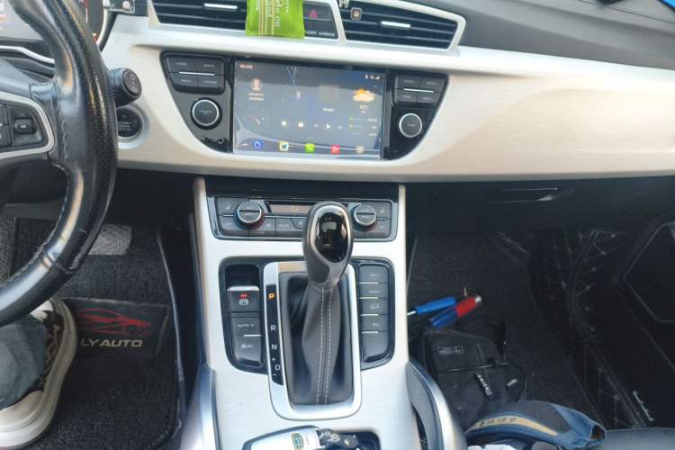 Used Geely Auto Emgrand X7 Sport 2018 Revised Version 1.8TD Automatic Two-Wheel Drive Smart Connectivity 4G-Enabled Edition Audio And AC Panel