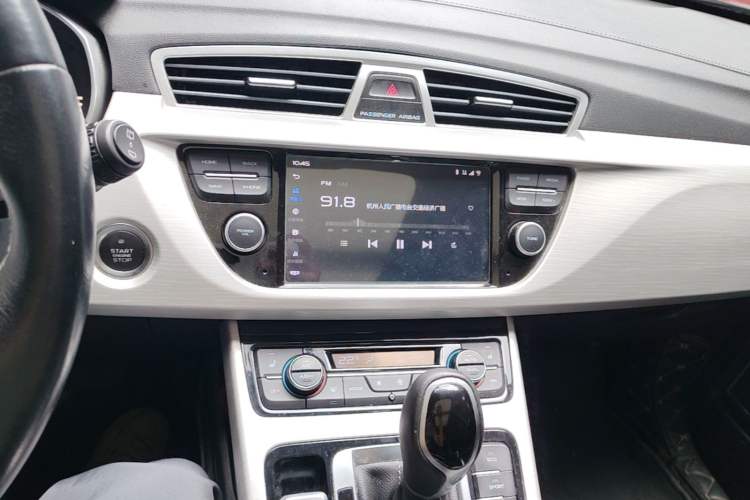 Used Geely Auto Emgrand X7 Sport 2018 1.8TD Automatic Two-Wheel Drive Smart Connect 4G Internet Edition Audio And AC Panel
